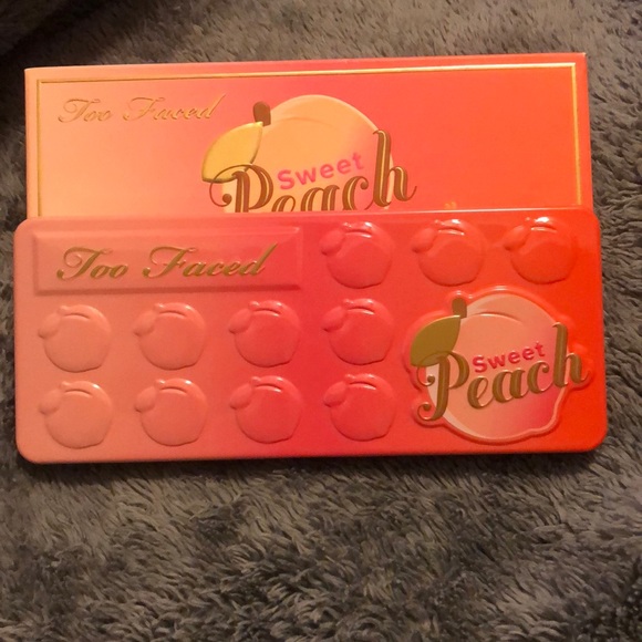 Too Faced Sweet Peach Eye Shadow Palette - Picture 2 of 3